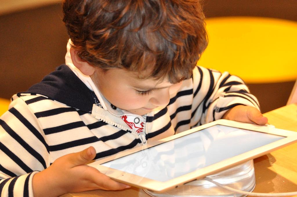 Portret Michała Nowaka – ekspert ds. kwantowych technologii